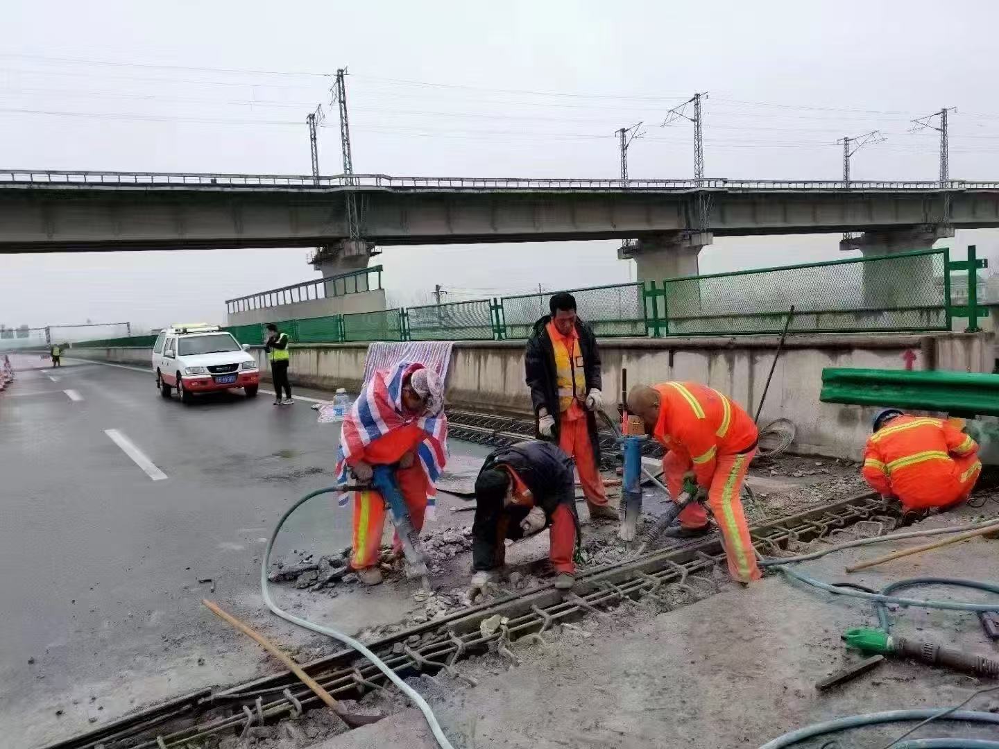民权桥梁伸缩缝抢修料
